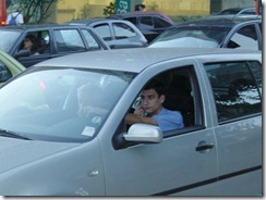 celular no trânsito